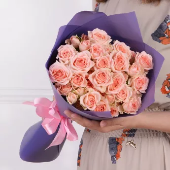 9 розовых кустовых роз