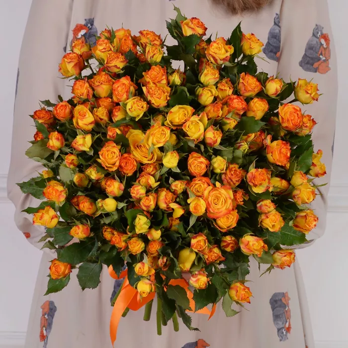 25 огненных кустовых роз