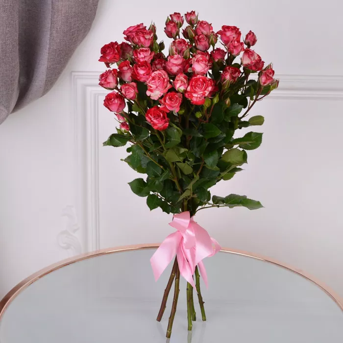 Букет из 5 малиновых кустовых роз