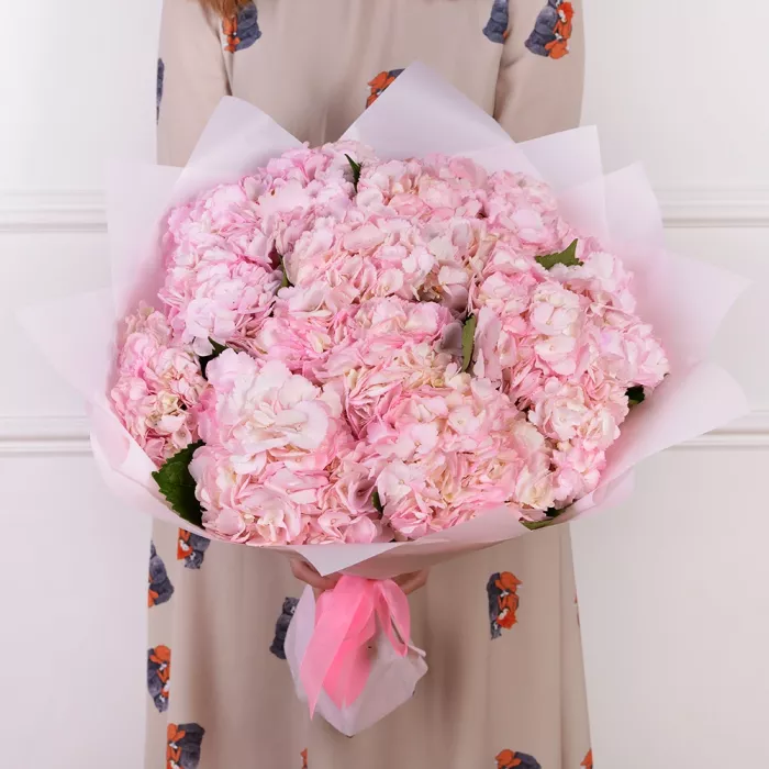 15 розовых гортензий