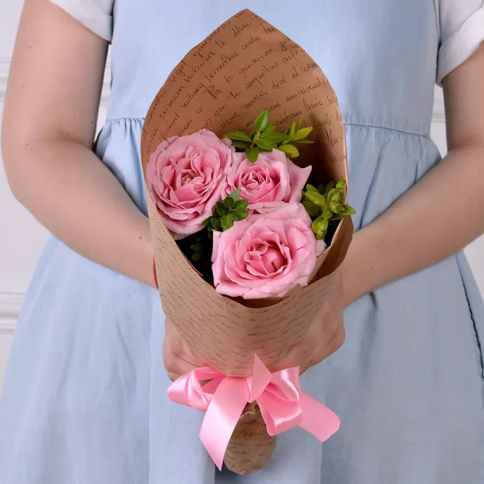 Букет из 3 нежно-розовых роз 40 см