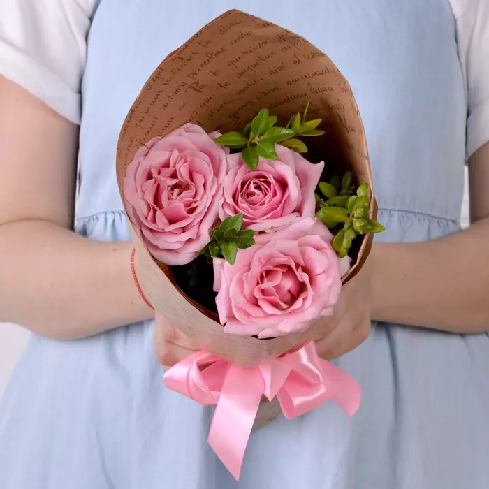 Букет из 3 нежно-розовых роз 40 см