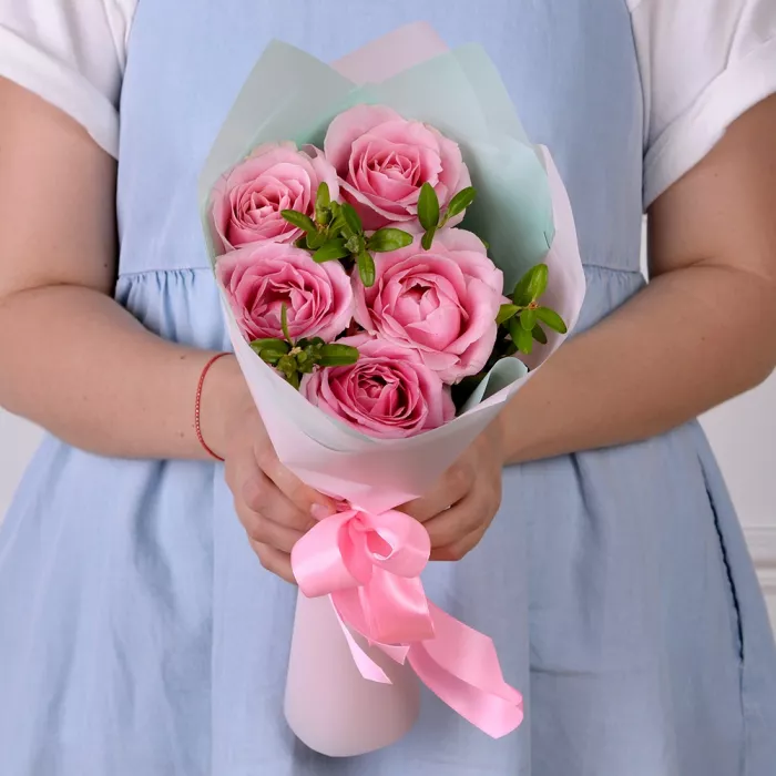 Букет из 5 нежно-розовых роз 40 см