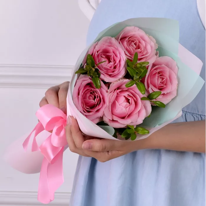 Букет из 5 нежно-розовых роз 40 см