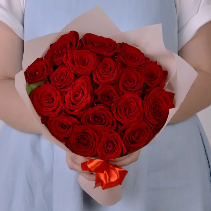 19 красных роз premium 40 см