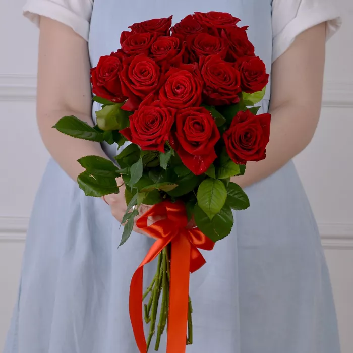 15 красных роз 50 см