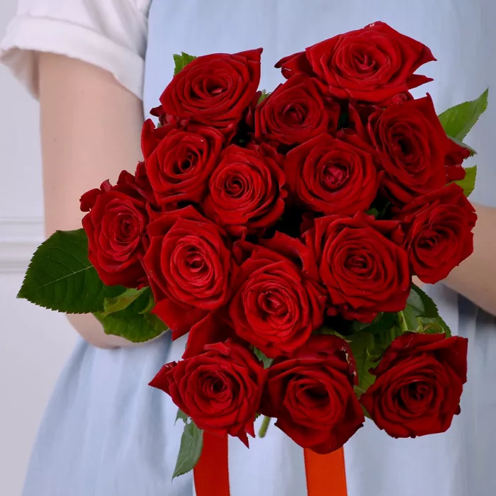 15 красных роз 50 см