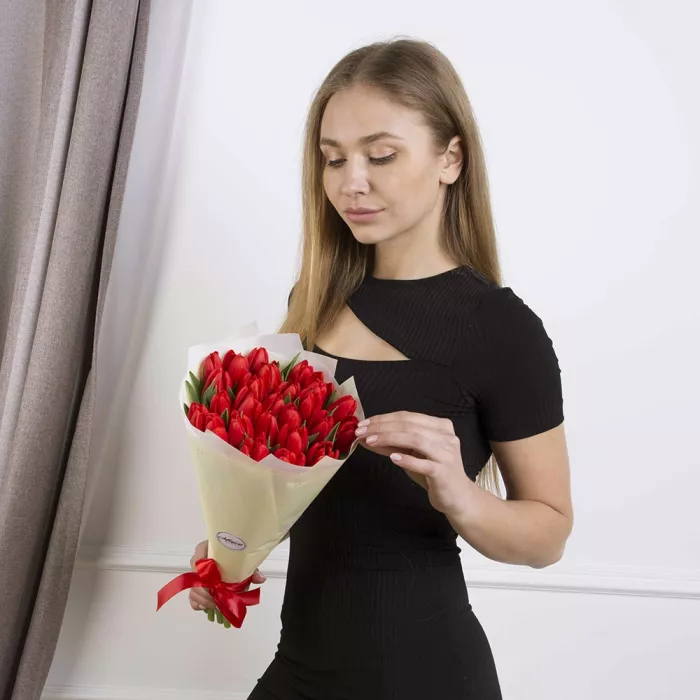 Букет из 25 красных тюльпанов