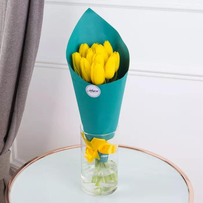 11 желтых тюльпанов