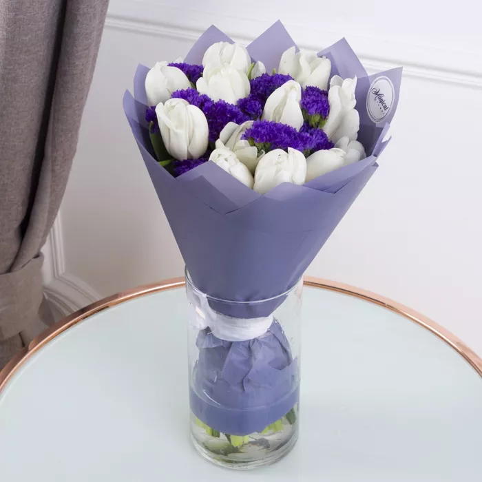 21 белый тюльпан со статицей