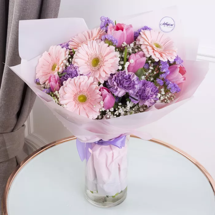 Букет из тюльпанов, гербер и гвоздик