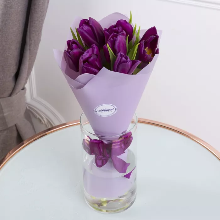 7 сиреневых тюльпанов