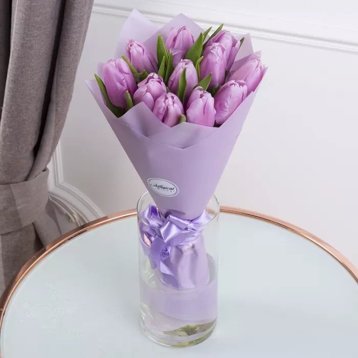 11 фиолетовых тюльпанов