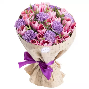 Букет цветов из тюльпанов и диантуса