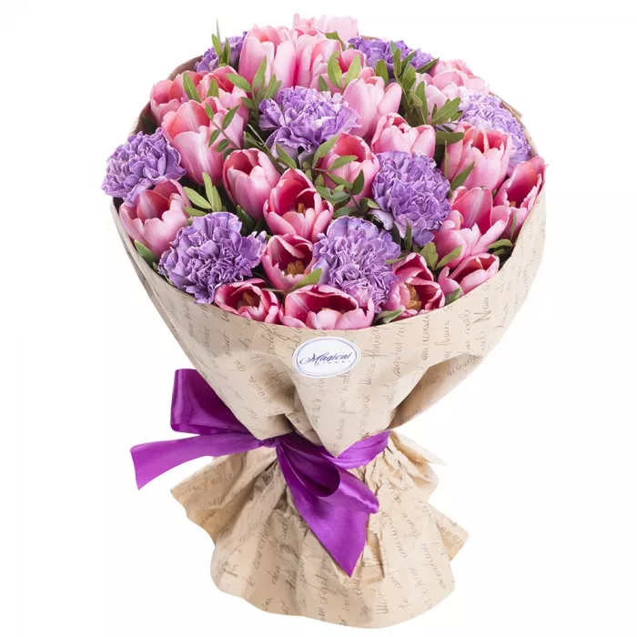 Букет цветов из тюльпанов и диантуса Букет цветов из тюльпанов и диантуса