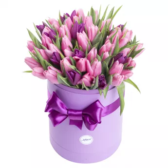 51 разноцветный тюльпан в шляпной коробке