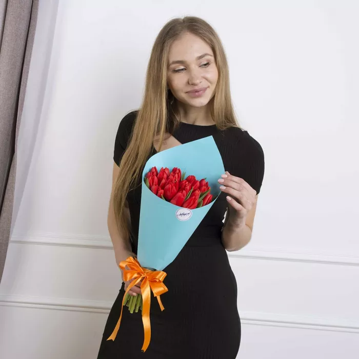 Букет из 21 красного тюльпана