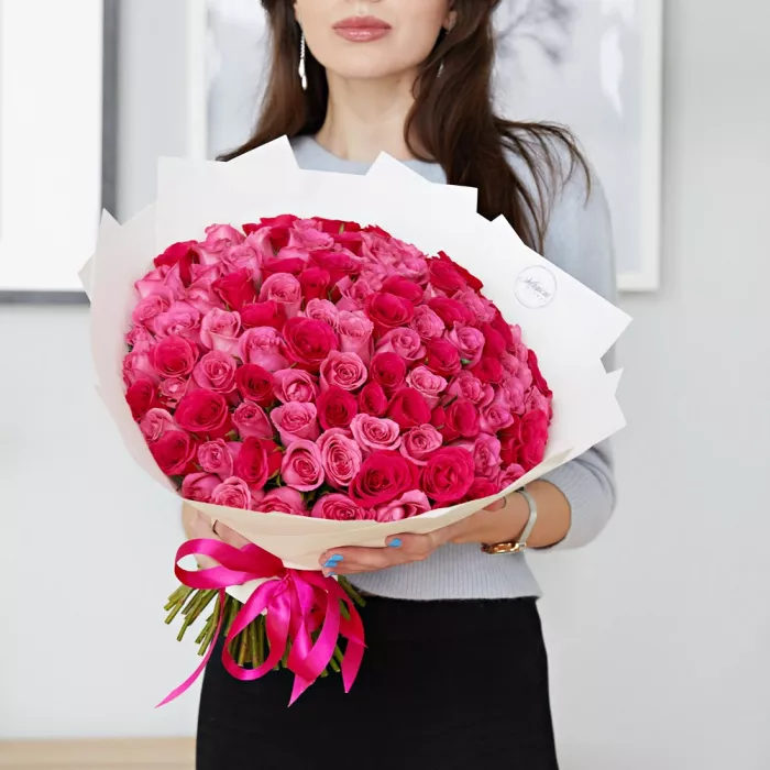 Букет из 101 розы Ягодный микс в крафте