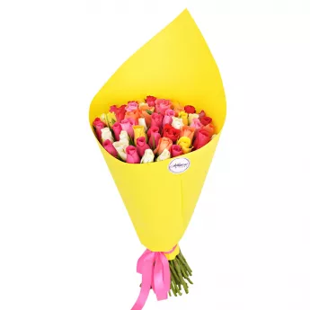 Букет из 51 разноцветной розы в крафте 