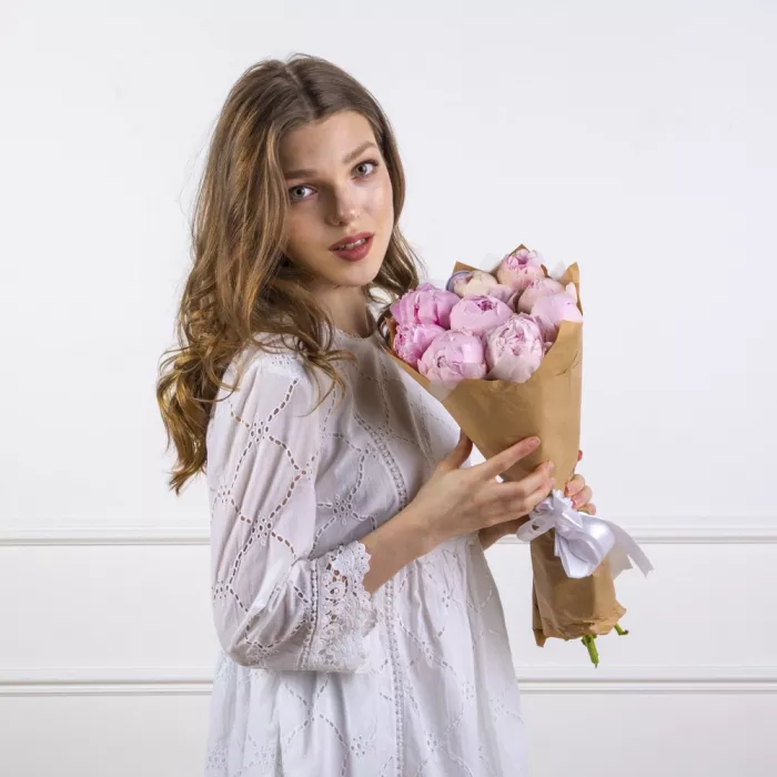 Букет из 9 розовых пионов