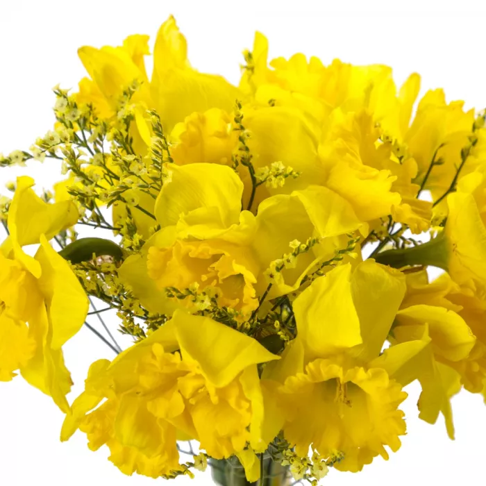 Букет из нарциссов и лимониума