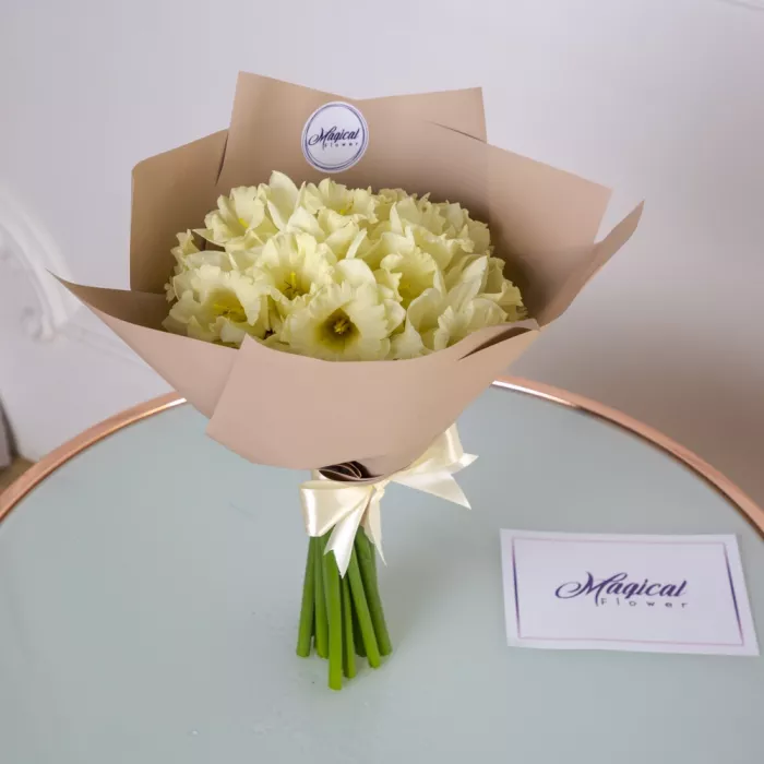 Букет из 19 белых нарциссов