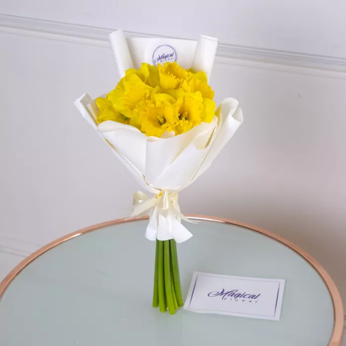 Букет из 9 желтых нарциссов