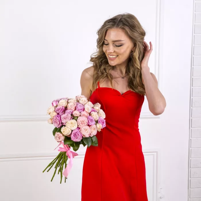 19 розовых кустовых роз