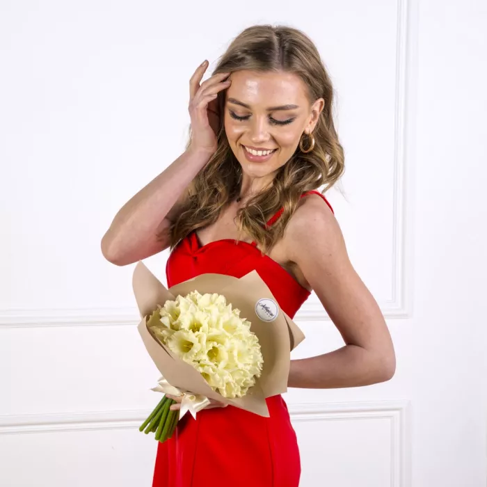 Букет из 19 белых нарциссов