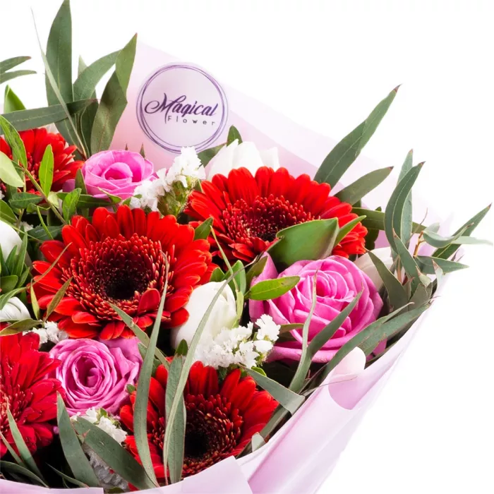 Букет из гербер, роз и эвкалипта