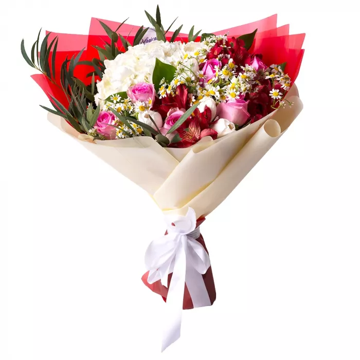 Букет из роз, гортензии и альстромерий