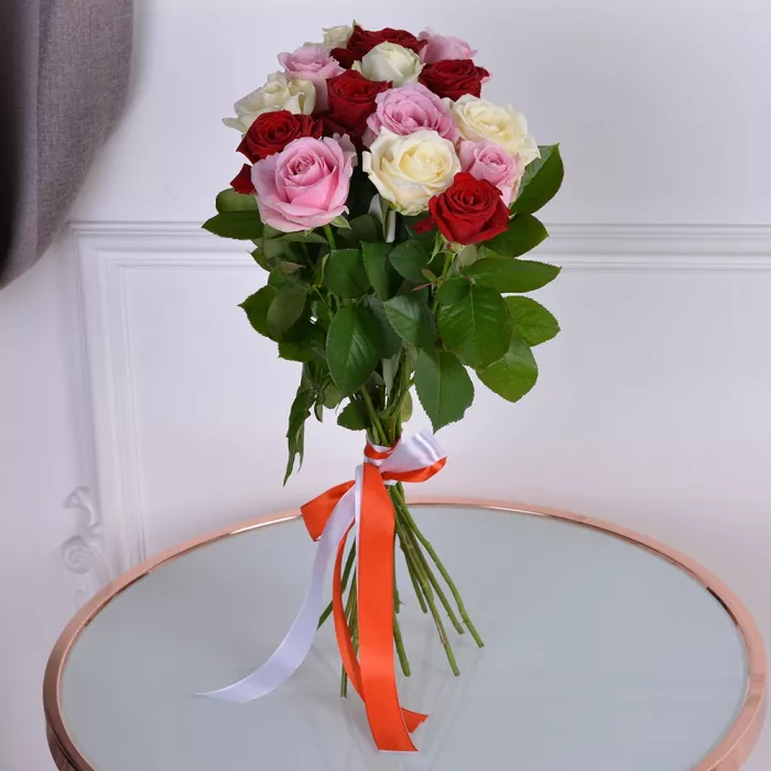 15 разноцветных роз 50 см