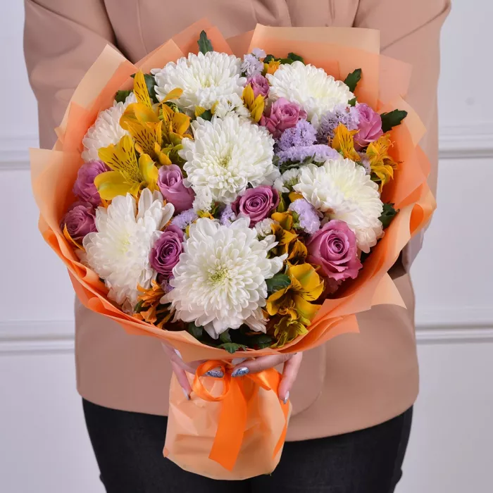 Букет из хризантемы, альстромерии и розы