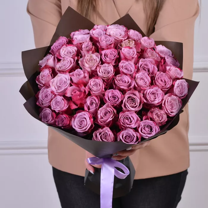 Букет из 51 сиреневой розы