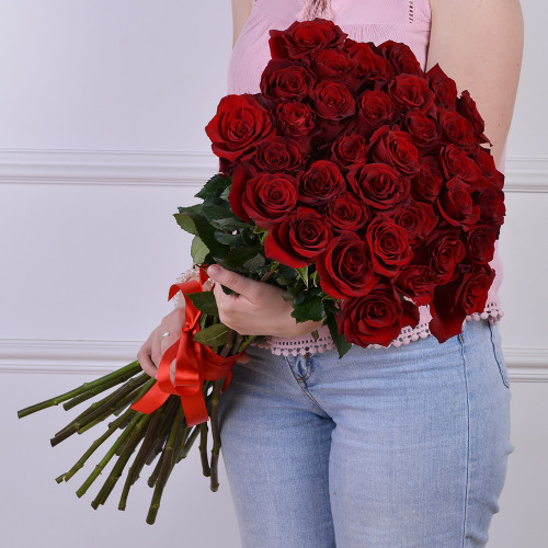 Бордовый букет цветов из 35 роз Эквадор 70 см