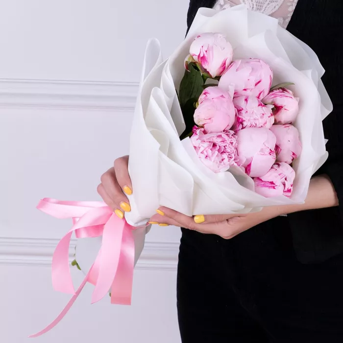 9 розовых пионов