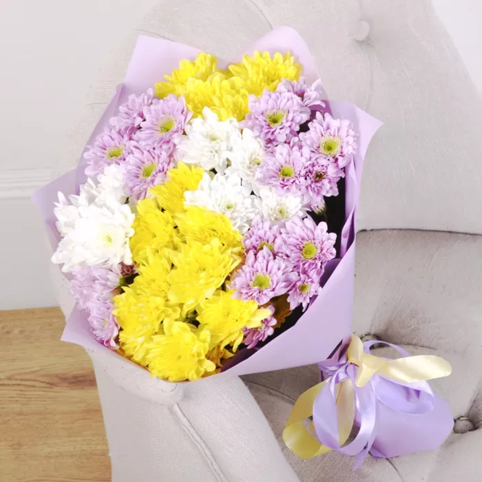 9 разнцоветных хризантем