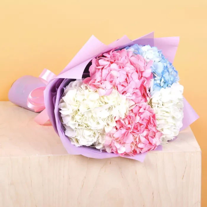 Букет из 5 гортензий
