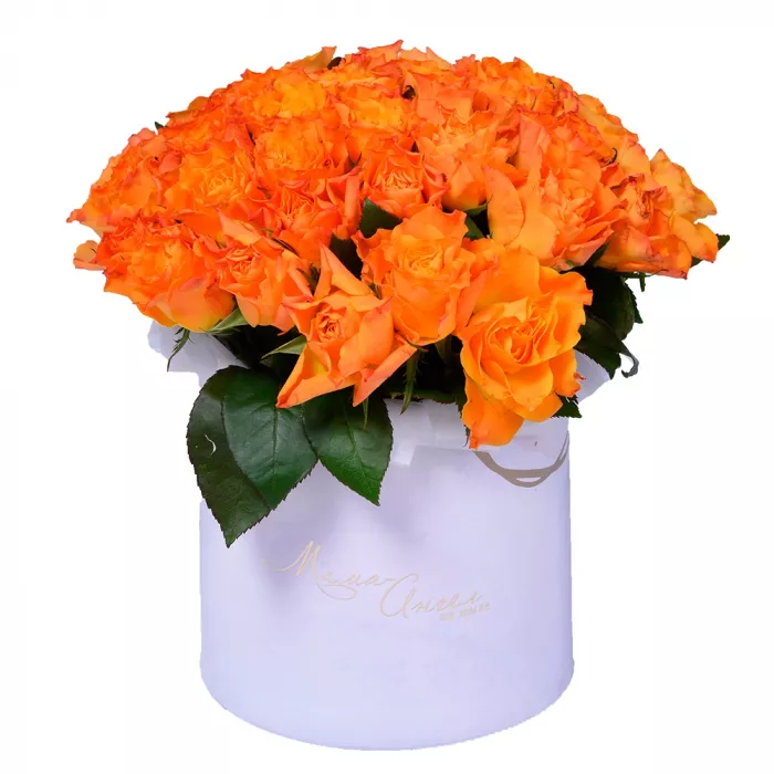 Букет из 35 огненных роз в коробке на День матери