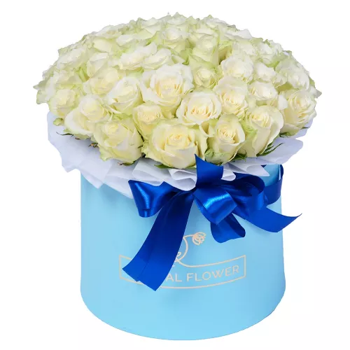 Букет из 51 белой розы в шляпной коробке