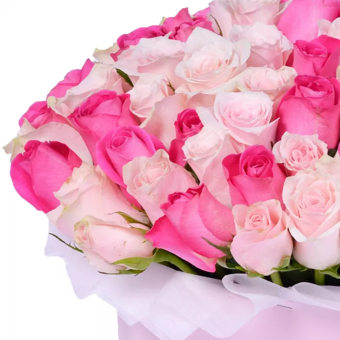 Букет из 51 разноцветной розы в шляпной коробке