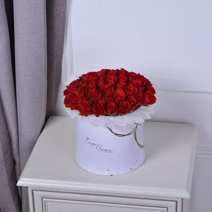 Букет из 35 роз в коробке на День матери