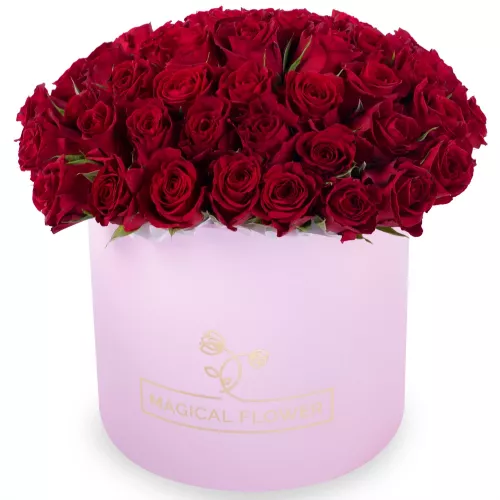 51 красная роза в розовой шляпной коробке