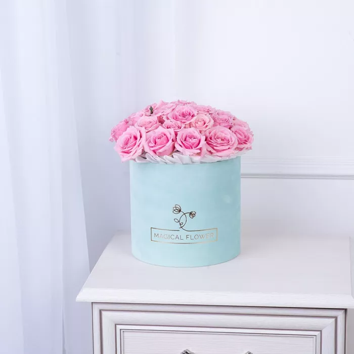 Букет из 25 розовых роз premium в зеленой бархатной шляпной коробке