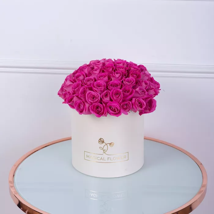 Букет из 75 розовых роз в кремовой шляпной коробке