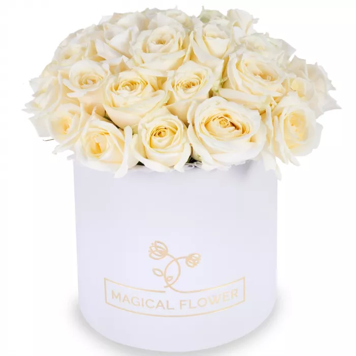 Букет из 35 белых роз premium в белой шляпной коробке Букет из 35 белых роз premium в белой шляпной коробке