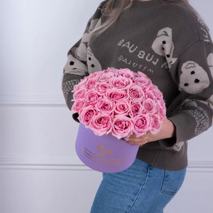 Букет из 35 розовых роз premium в фиолетовой шляпной коробке