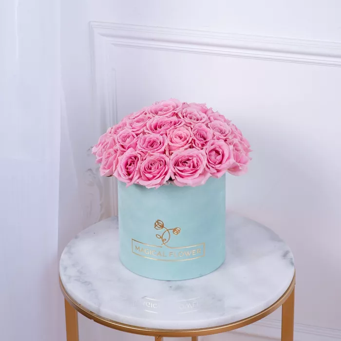 Букет из 35 розовых роз premium в зеленой бархатной шляпной коробке