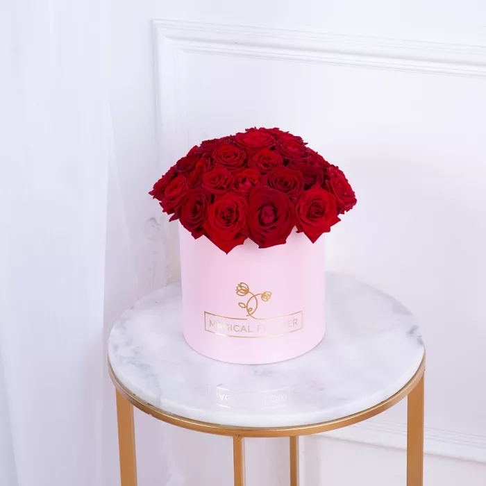 Букет из 35 красных роз premium в розовой шляпной коробке