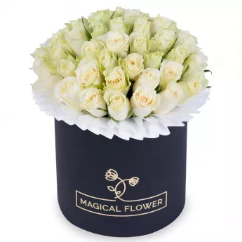 Букет из 35 белых роз в черной шляпной коробке